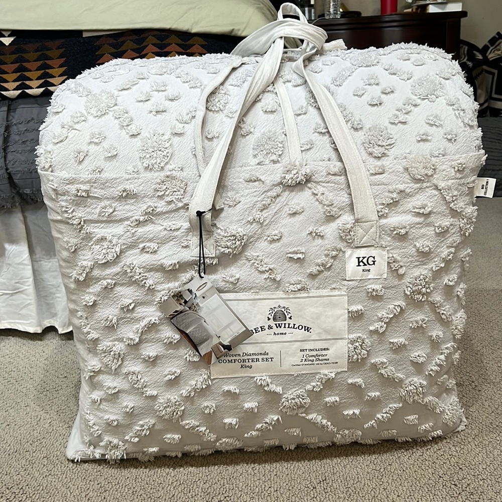 NWT Bee & Willow Woven Diamonds King Comforter set in light gray